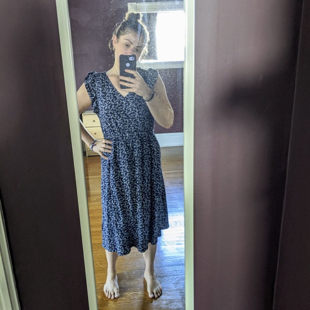 GAP blue floral daytime dress size M.
